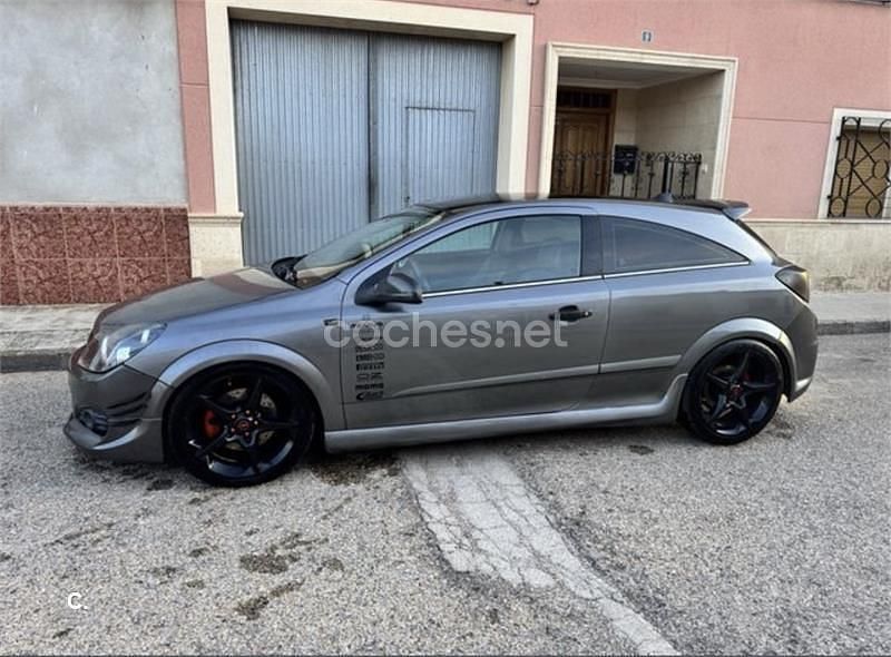Usado Opel Astra GTC Sport 120 CV (88 kW) 2006 Gris / plata Berlina