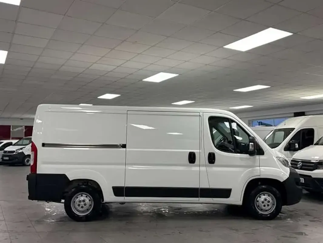 Usado Citroën Jumper 140 CV (102 kW) 2022 Blanco Monovolumen