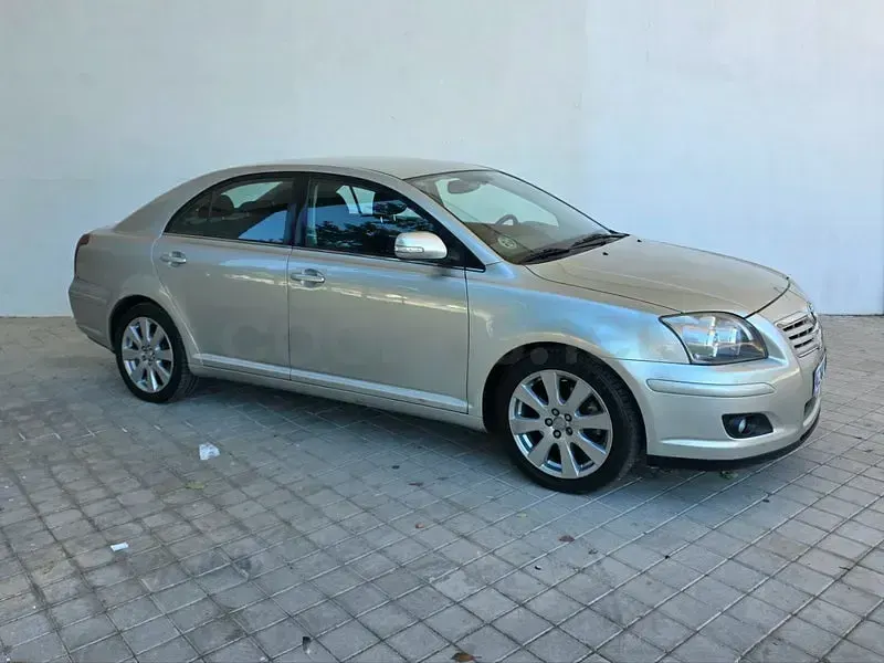 Usado Toyota Avensis Sol 126 CV (92 kW) 2008 Beige Berlina