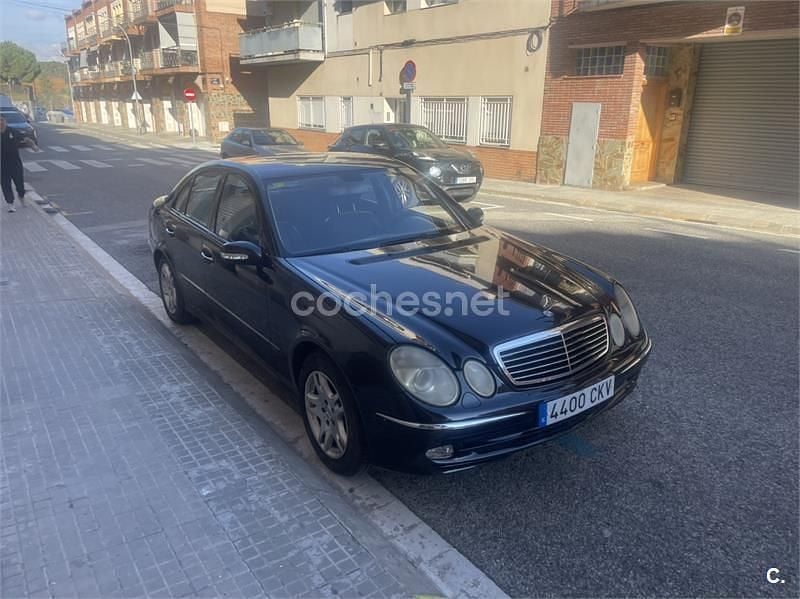 Usado Mercedes E270 Avantgarde 170 CV (125 kW) 2003 Negro Berlina