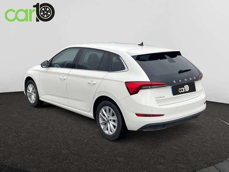 Usado Skoda Scala Ambition 116 CV (85 kW) 2023 Blanco Utilitario