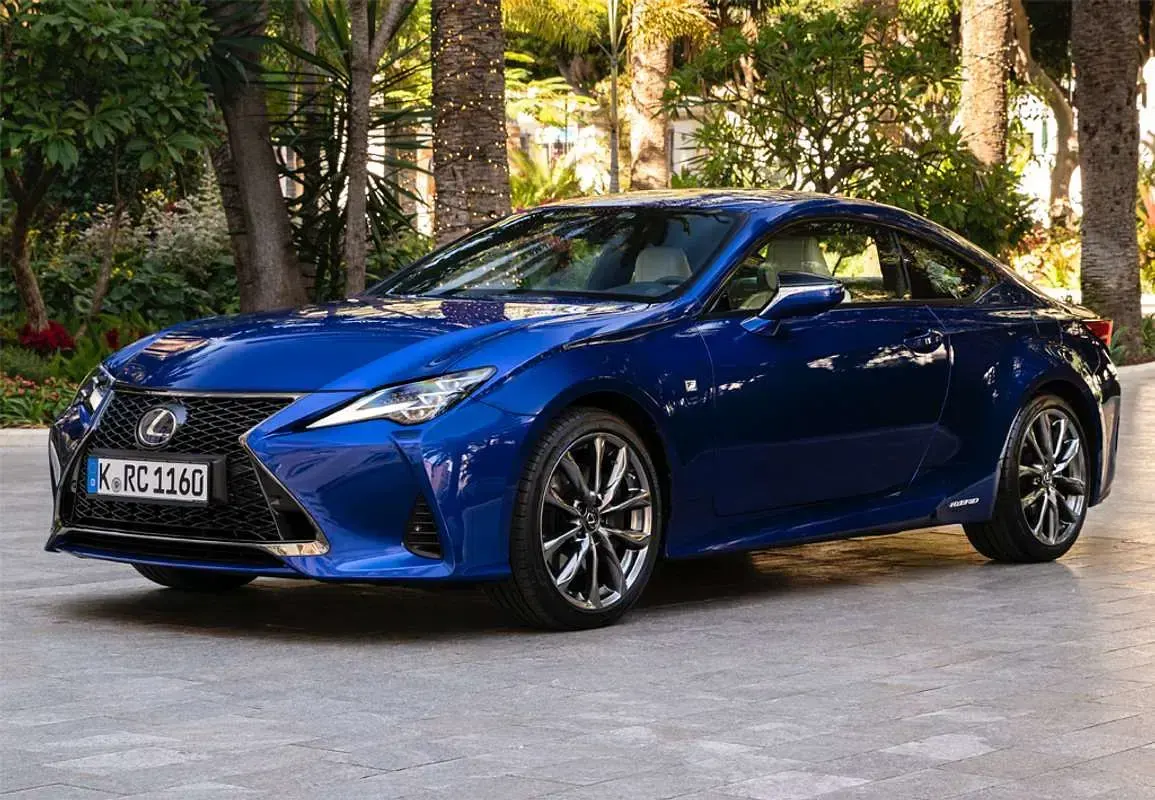 Usado Lexus RC300h Executive Line 223 CV (164 kW) 2018 Rojo Coupe
