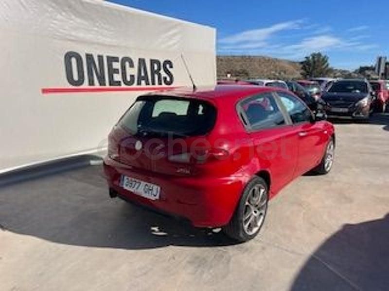 Usado Alfa Romeo 147 Progression 120 CV (88 kW) 2008 Rojo Utilitario