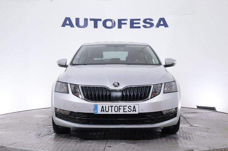 Usado Skoda Octavia 150 CV (110 kW) 2019 Plata Berlina