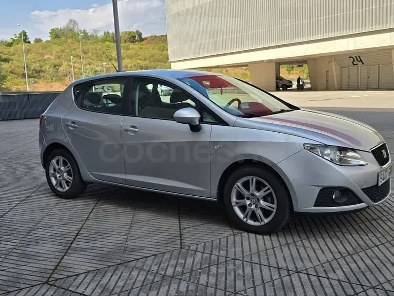 Usado Seat Ibiza Style 105 CV (77 kW) 2009 Gris / plata Berlina