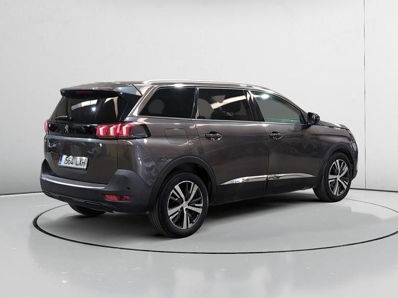 Usado Peugeot 5008 Allure 130 CV (95 kW) 2022 Gris / plata SUV