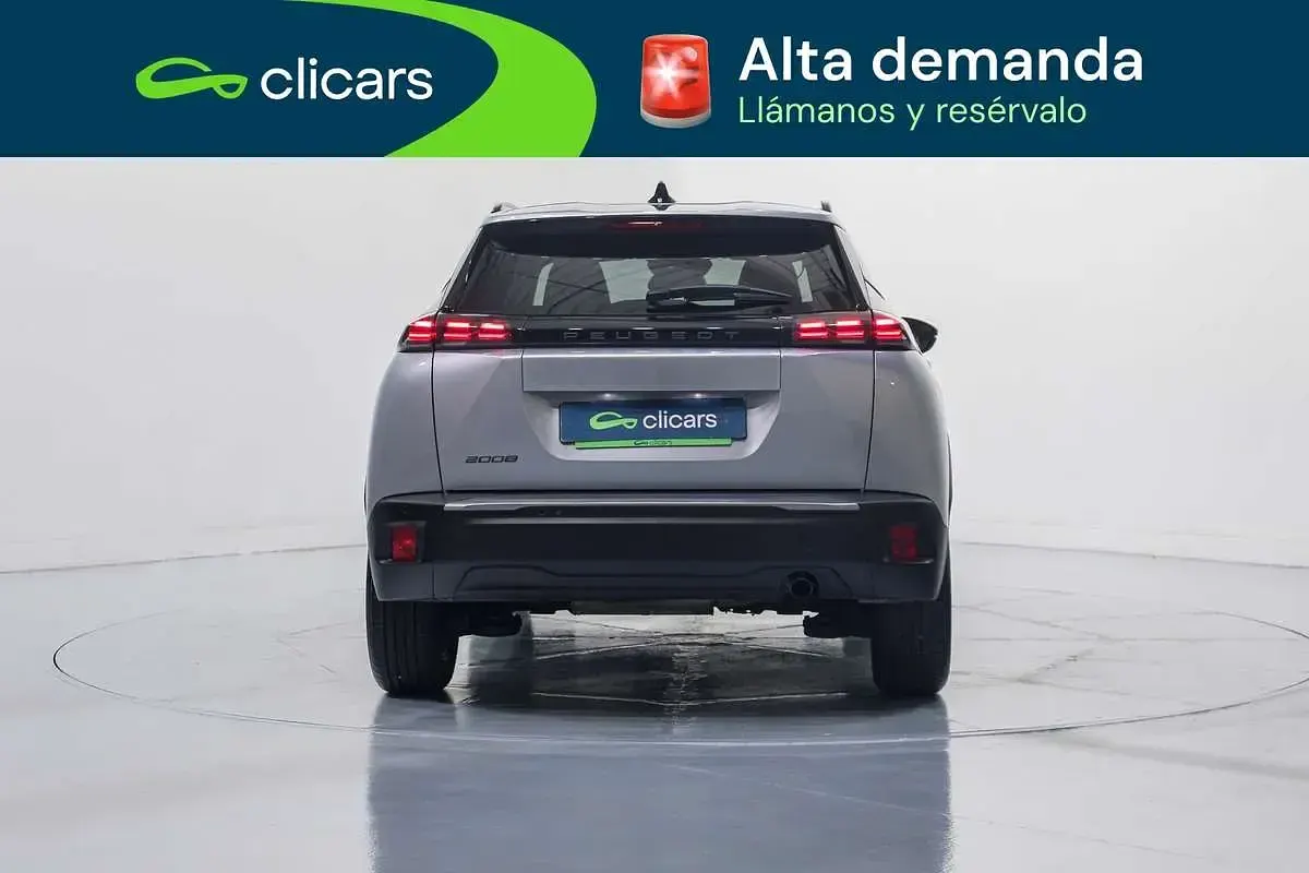 Usado Peugeot 2008 Allure 102 CV (75 kW) 2025 Plateado SUV