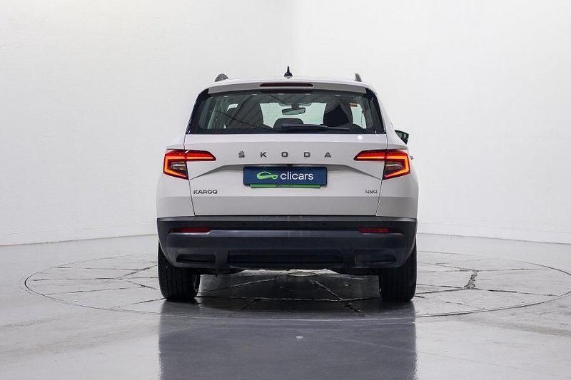 Usado Skoda Karoq Ambition 150 CV (110 kW) 2021 Blanco SUV