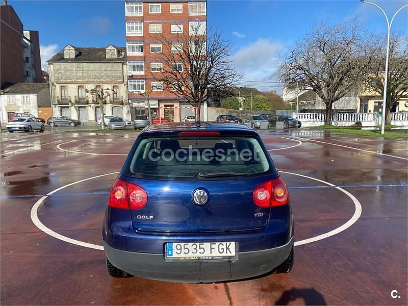 Usado VW Golf V 105 CV (77 kW) 2007 Azul Berlina