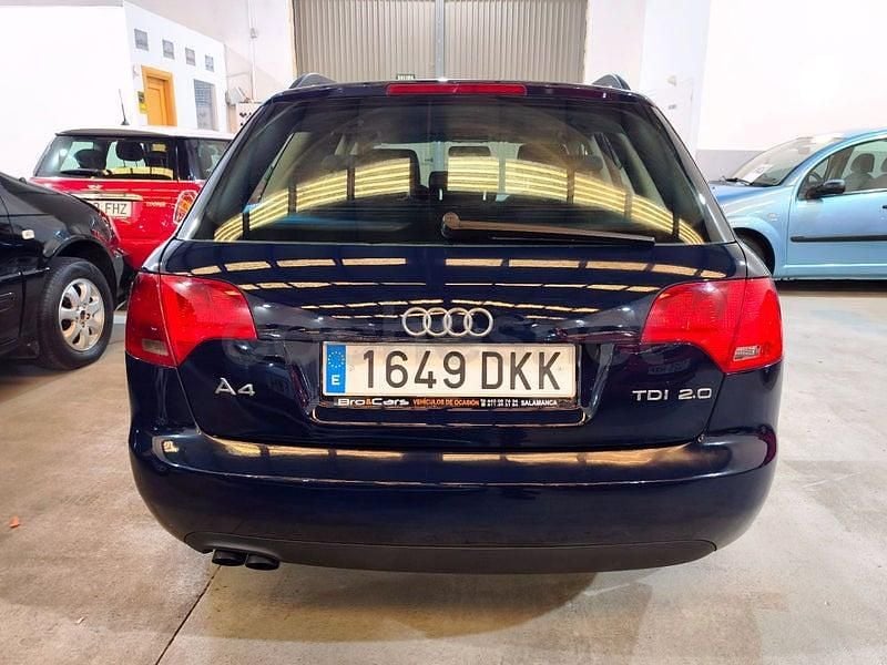 Usado Audi A4 140 CV (102 kW) 2005 Azul Familiar