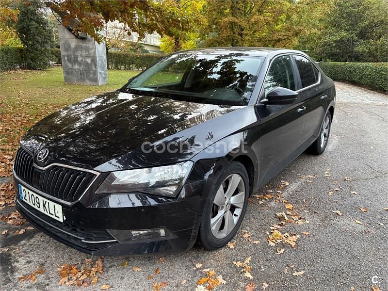 Usado Skoda Superb Active 150 CV (110 kW) 2018 Negro Berlina
