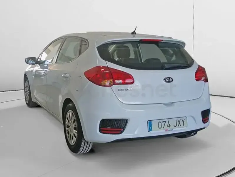 Usado Kia Ceed GT Plus 90 CV (66 kW) 2017 Blanco Berlina