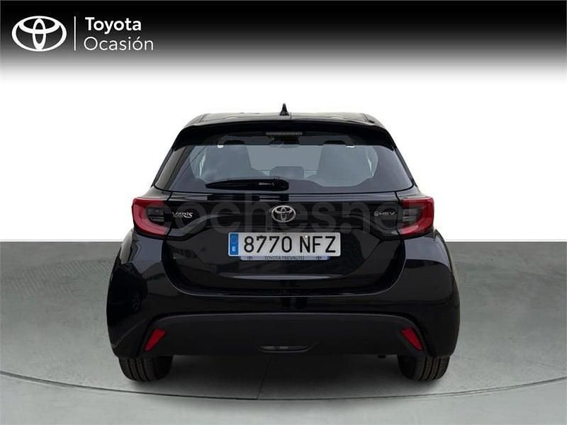 Usado Toyota Yaris Hybrid Active 116 CV (85 kW) 2025 Negro Berlina