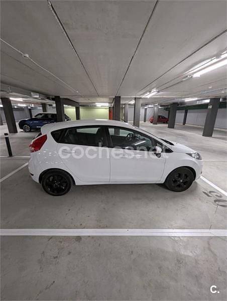 Usado Ford Fiesta Trend 82 CV (60 kW) 2010 Blanco Utilitario