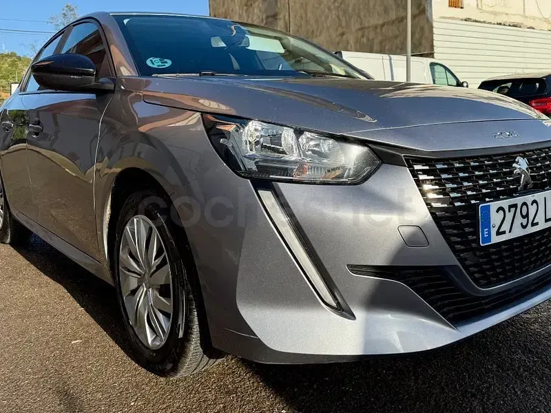 Usado Peugeot 208 Allure 100 CV (73 kW) 2022 Gris / plata Utilitario