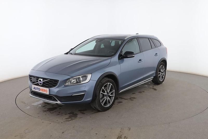 Azul Usado 2018 Volvo V60 CC Pro Familiar | 17.499 € (Precio justo) - Imagen 1/3