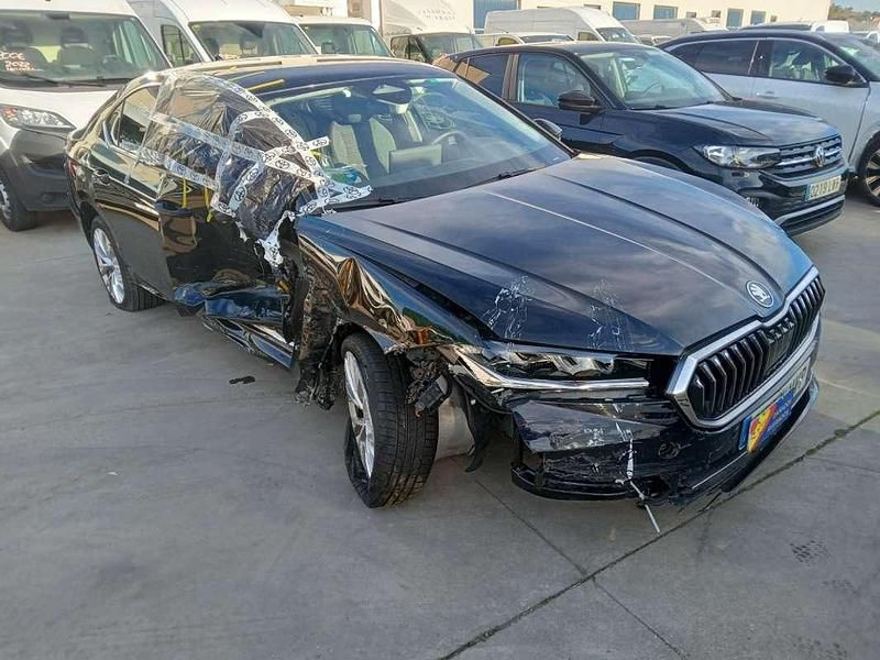 Usado Skoda Superb Selection 150 CV (110 kW) 2024 Negro Berlina