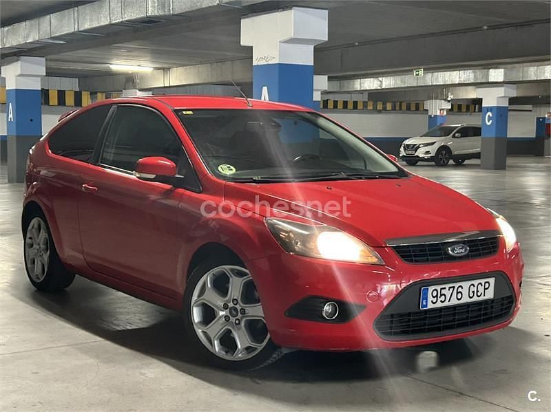 Usado Ford Focus Trend 115 CV (84 kW) 2009 Rojo Berlina