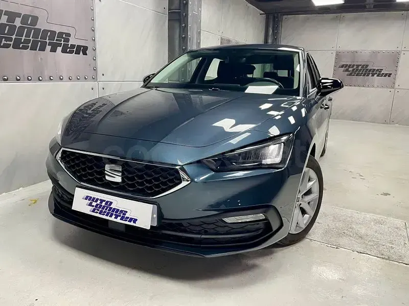 Usado Seat Leon Style 115 CV (84 kW) 2022 Gris / plata Berlina