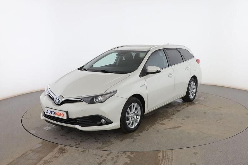 Usado Toyota Auris Touring Sports Active 136 CV (100 kW) 2016 Blanco Familiar