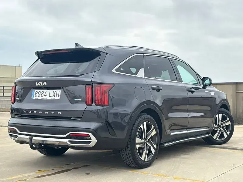 Usado Kia Sorento 265 CV (194 kW) 2022 Gris / plata SUV