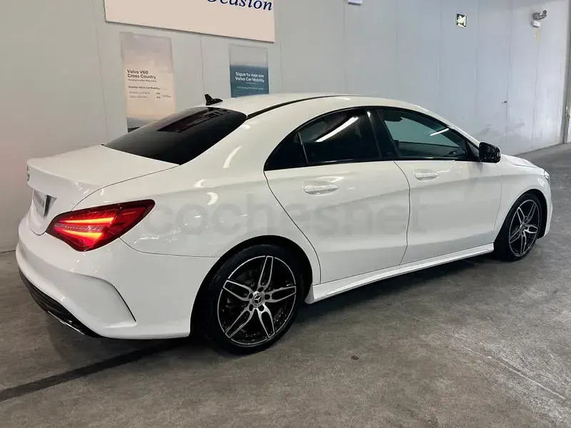 Usado Mercedes CLA180 122 CV (89 kW) 2018 Blanco Coupe