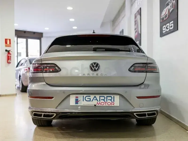 Usado VW Arteon R-line 150 CV (110 kW) 2021 Gris / plata Familiar