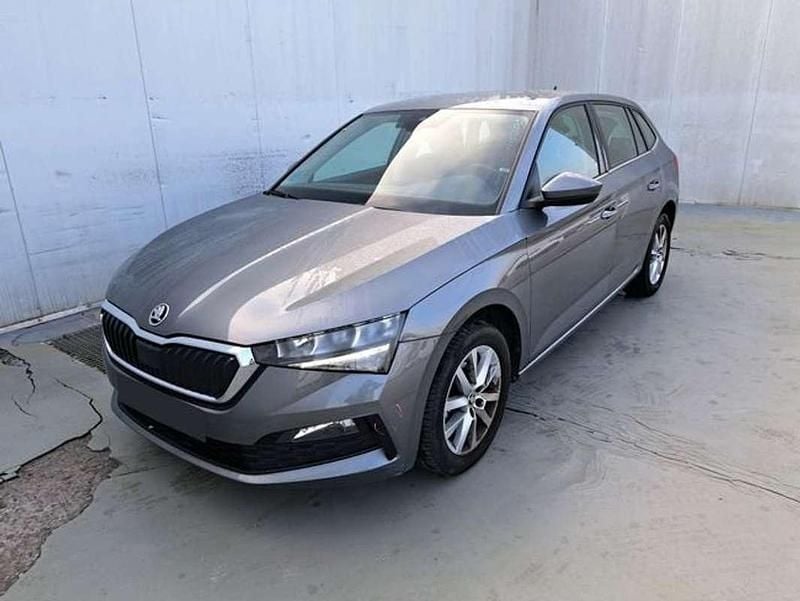 Usado Skoda Scala Ambition 110 CV (80 kW) 2022 Gris Utilitario
