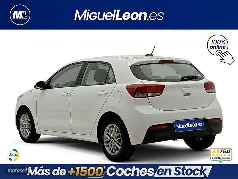 Usado Kia Rio 84 CV (61 kW) 2023 Blanco Berlina