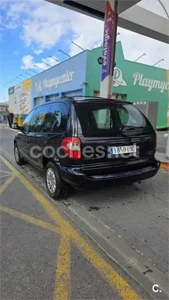 Usado Chrysler Voyager 140 CV (102 kW) 2005 Negro Monovolumen