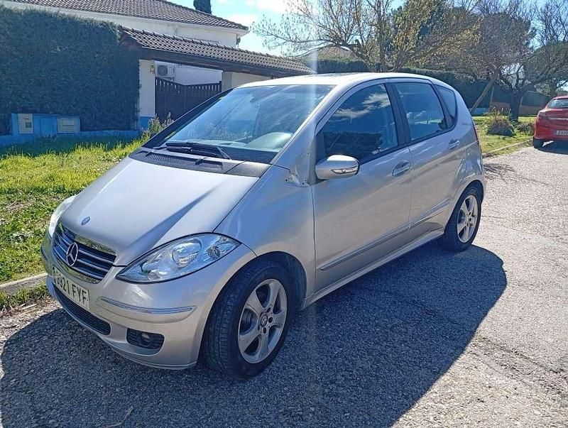 Usado Mercedes A180 109 CV (80 kW) 2007 Gris Utilitario