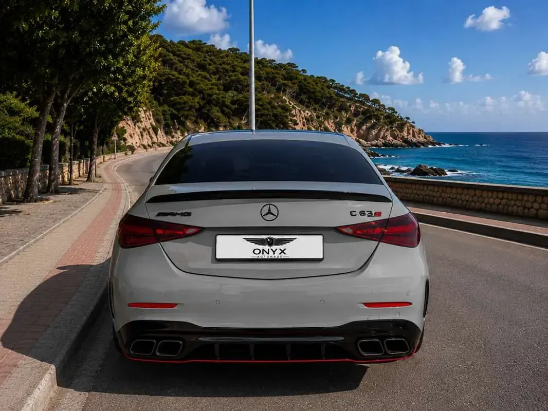 Usado Mercedes C63 AMG AMG 680 CV (500 kW) 2024 Gris Berlina