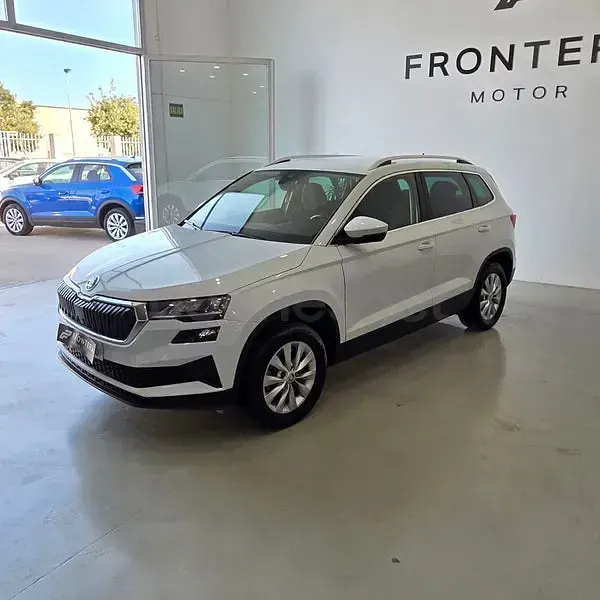 Usado Skoda Karoq Ambition 150 CV (110 kW) 2022 Blanco SUV