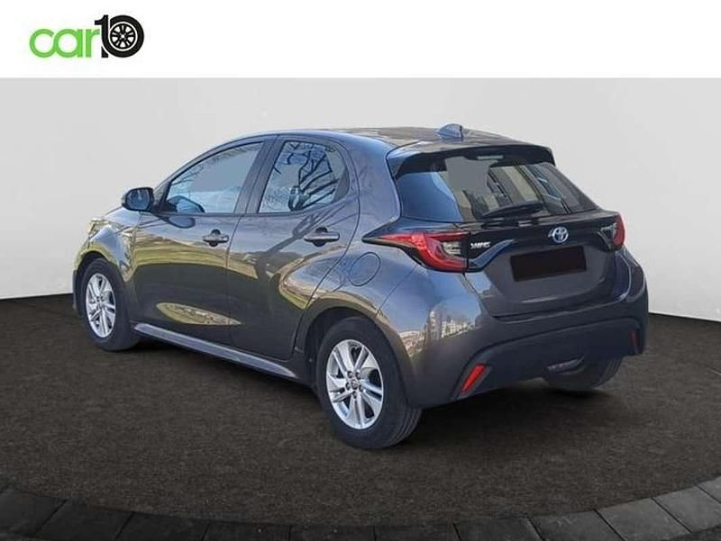 Usado Toyota Yaris Hybrid Business Edition 116 CV (85 kW) 2021 Gris Utilitario