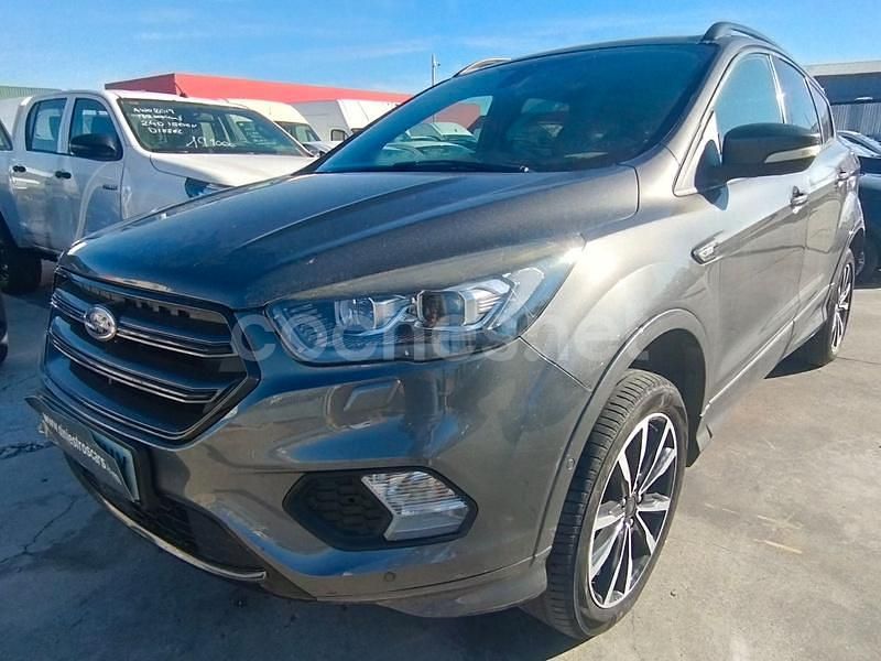 Usado Ford Kuga ST-Line 150 CV (110 kW) 2018 Gris / plata SUV