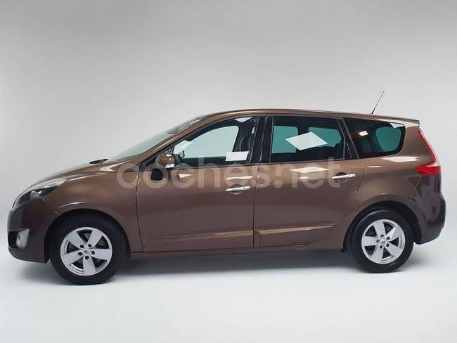 Usado Renault Grand Scénic III Dynamique 131 CV (96 kW) 2011 Marron Monovolumen
