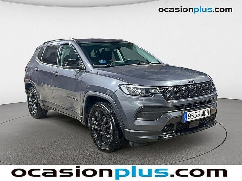 Usado Jeep Compass Night Eagle 130 CV (95 kW) 2023 Gris SUV