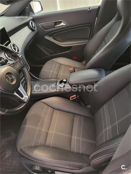 Usado Mercedes CLA200 136 CV (100 kW) 2014 Gris / plata Berlina