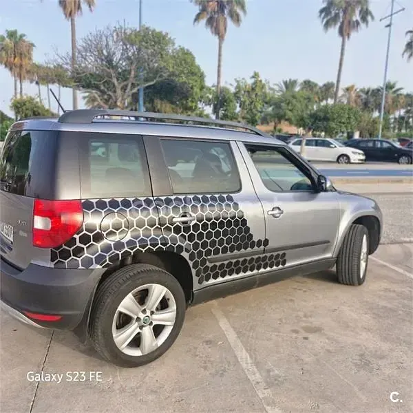 Usado Skoda Yeti Elegance 140 CV (102 kW) 2013 Gris / plata SUV
