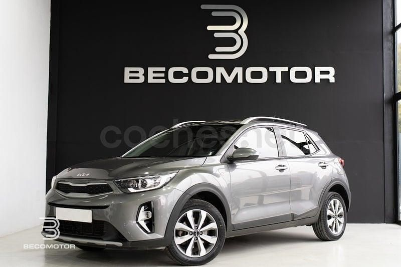Usado Kia Stonic 84 CV (61 kW) 2023 Gris / plata SUV
