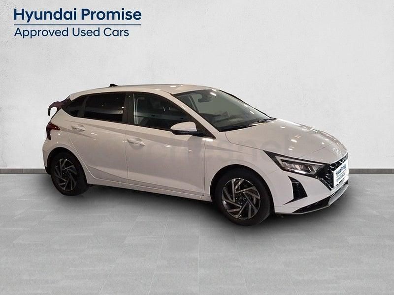 Usado Hyundai i20 100 CV (73 kW) 2025 Blanco Utilitario