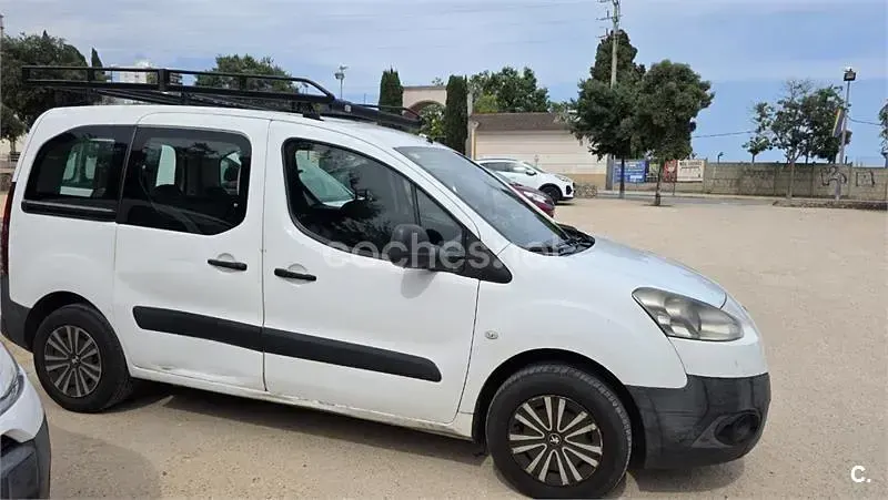 Usado Peugeot Partner Tepee 75 CV (55 kW) 2014 Blanco Monovolumen