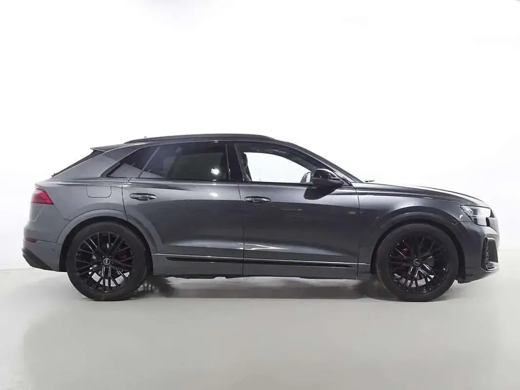 Begagnad Audi Q8 Sport 286 HK (210 kW) 2024 Grå SUV