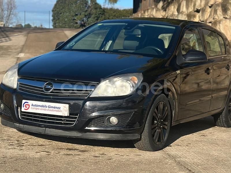 Usado Opel Astra Edition 110 CV (80 kW) 2009 Negro Berlina