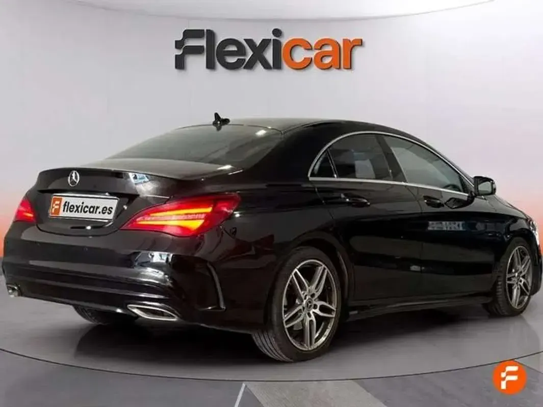 Usado Mercedes CLA200 136 CV (100 kW) 2019 Negro Coupe