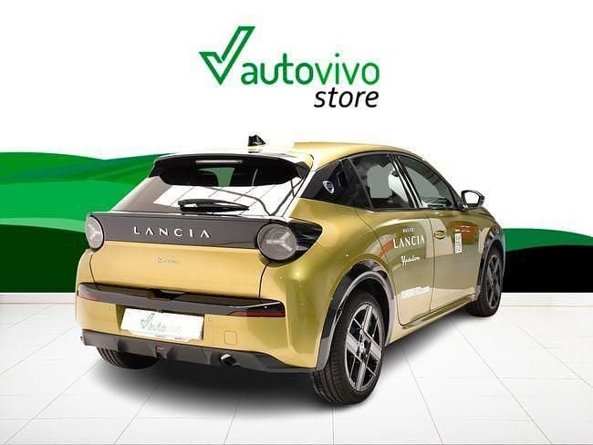 Usado Lancia Ypsilon 100 CV (73 kW) 2025 Marrón Utilitario