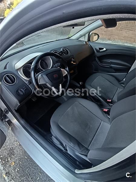 Usado Seat Ibiza ST Style 105 CV (77 kW) 2012 Gris / plata Familiar