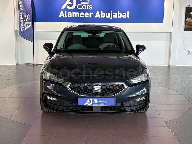Usado Seat Leon Style 110 CV (80 kW) 2022 Gris / plata Berlina