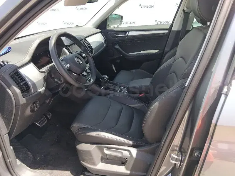 Usado Skoda Kodiaq Ambition 150 CV (110 kW) 2022 Gris / plata SUV