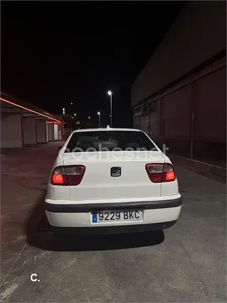 Usado Seat Cordoba Stella 90 CV (66 kW) 2001 Blanco Familiar